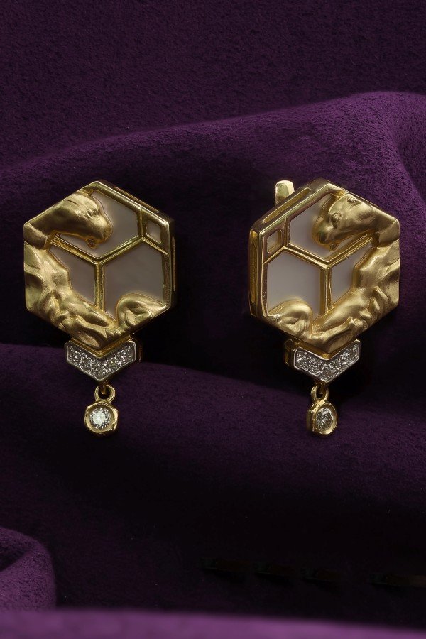 Серьги из лимонного золота c бриллиантами и перламутром