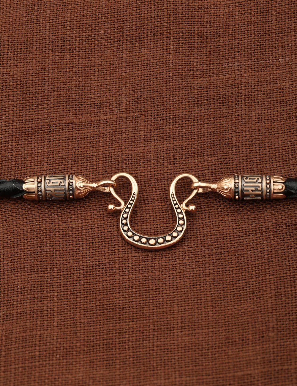 Гайтан из золота c кожаным шнурком