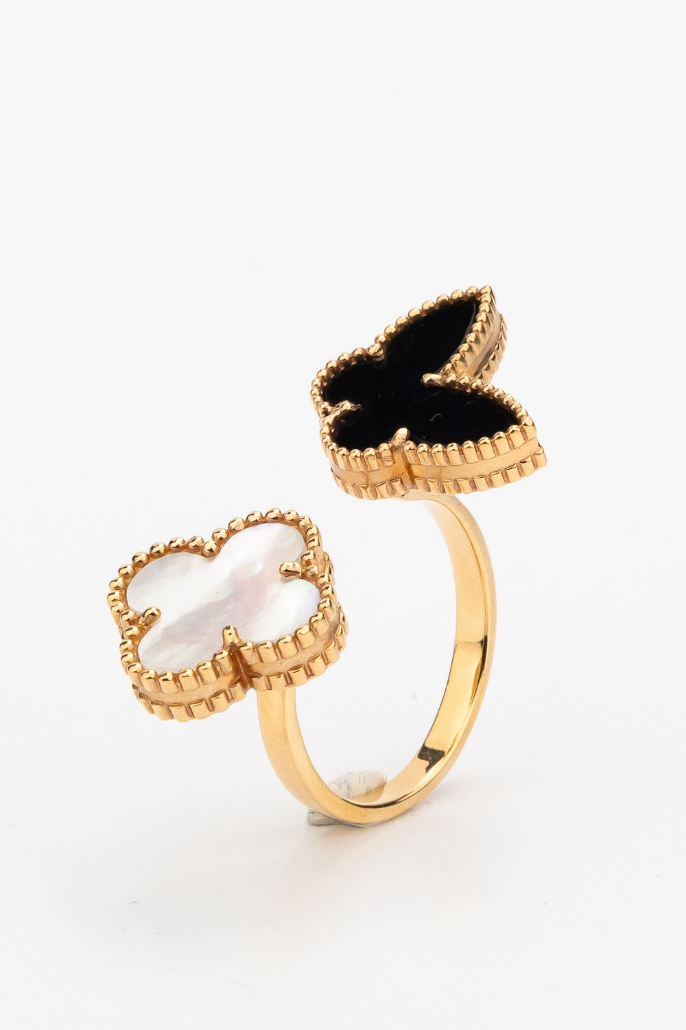 Кольцо из красного золота 585 пробы c ониксом и перламутром