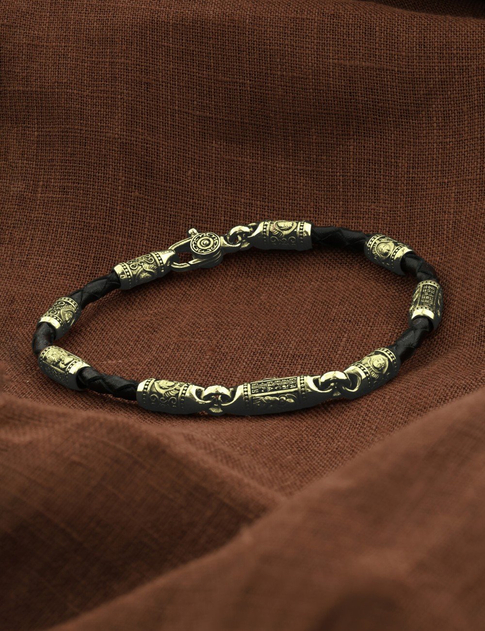 Браслет из лимонного золота c кожаным шнурком