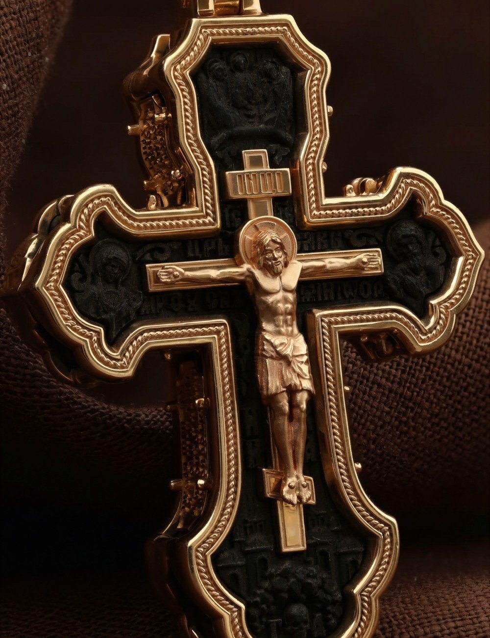 Крест из золота c эбеновым деревом