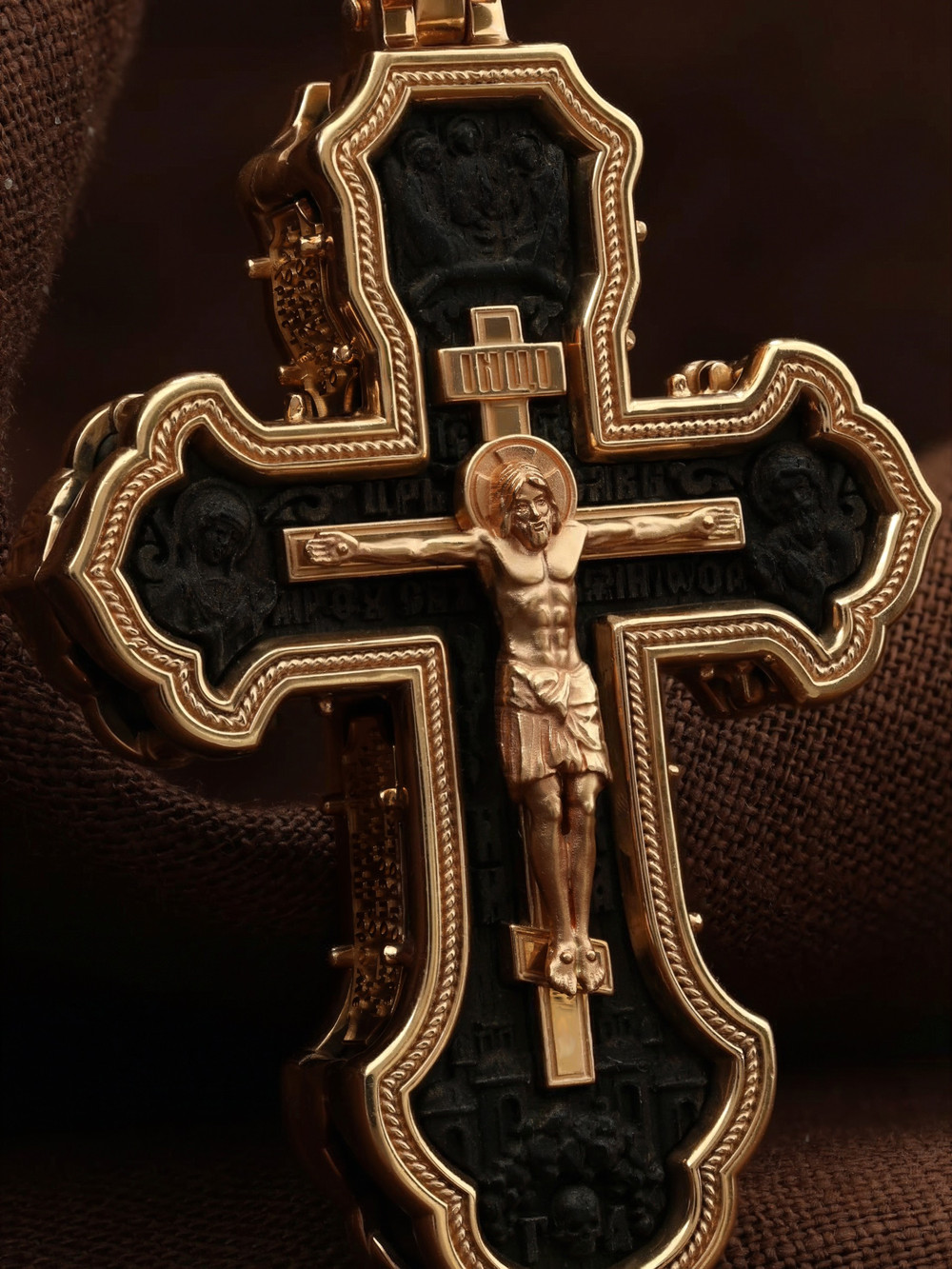 Крест из красного золота 585 пробы c эбеновым деревом