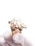 Кольцо из лимонного золота c эмалью и перламутром