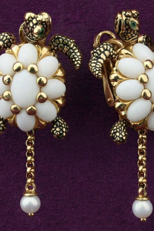 Серьги из лимонного золота c эмалью, жемчугом и бивнем мамонта