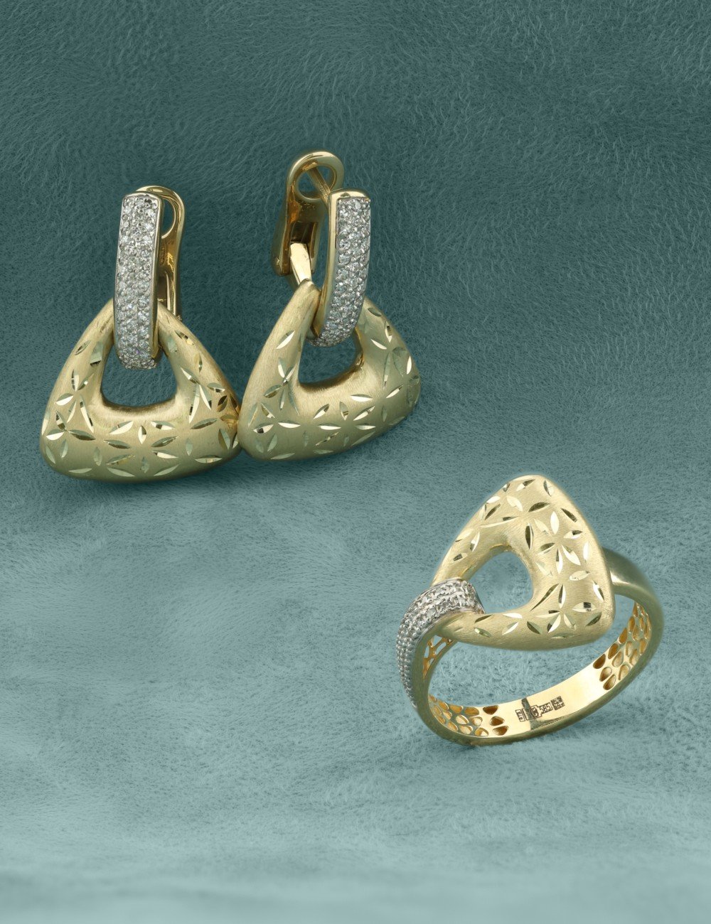 Серьги из лимонного золота c бриллиантами