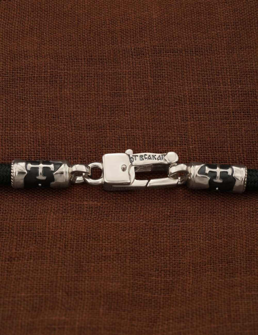 Шнурок шёлковый из белого золота c шёлковым шнурком