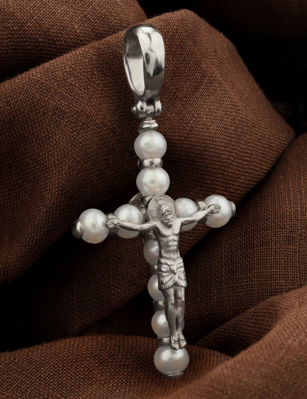 Крест из белого золота c жемчугом