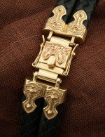 Браслет из лимонного золота c шнурком и ониксом