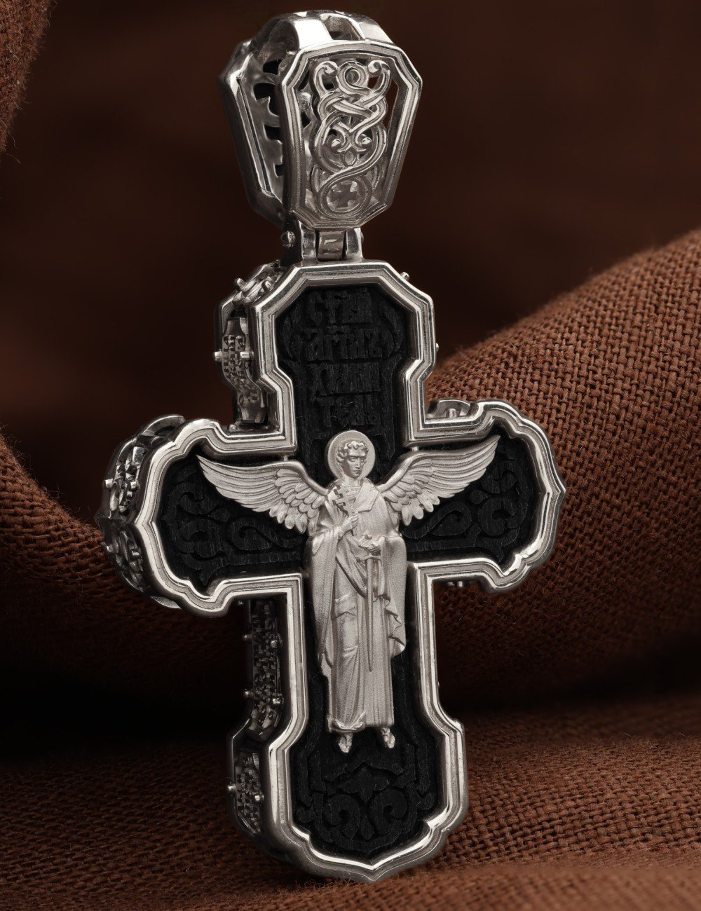 Крест из белого золота c эбеновым деревом