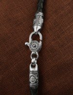 Гайтан из белого золота c кожаным шнурком и ониксом