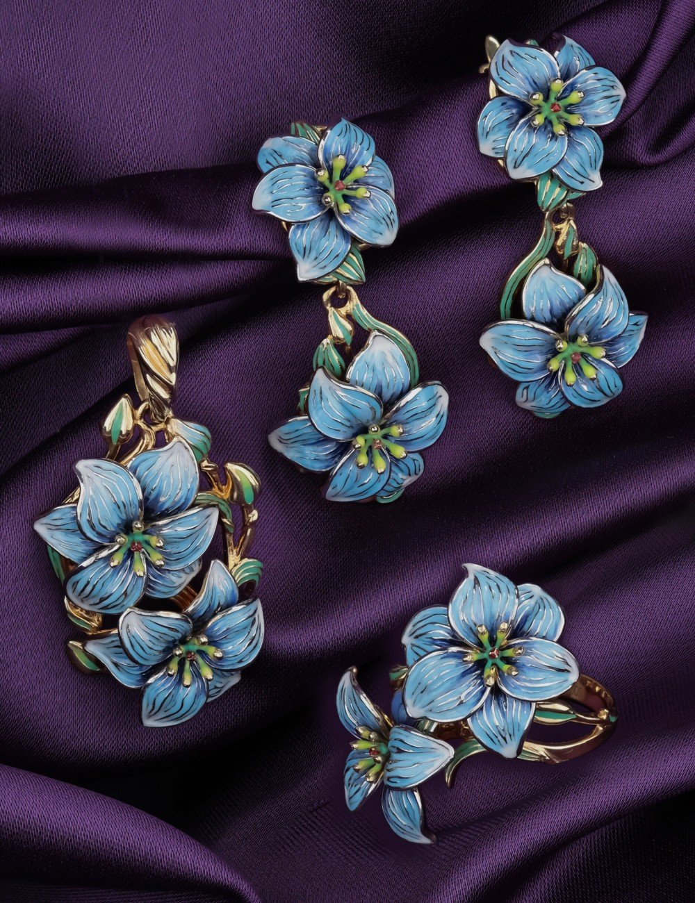 Кольцо из лимонного золота c эмалью