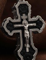 Крест из белого золота c эбеновым деревом