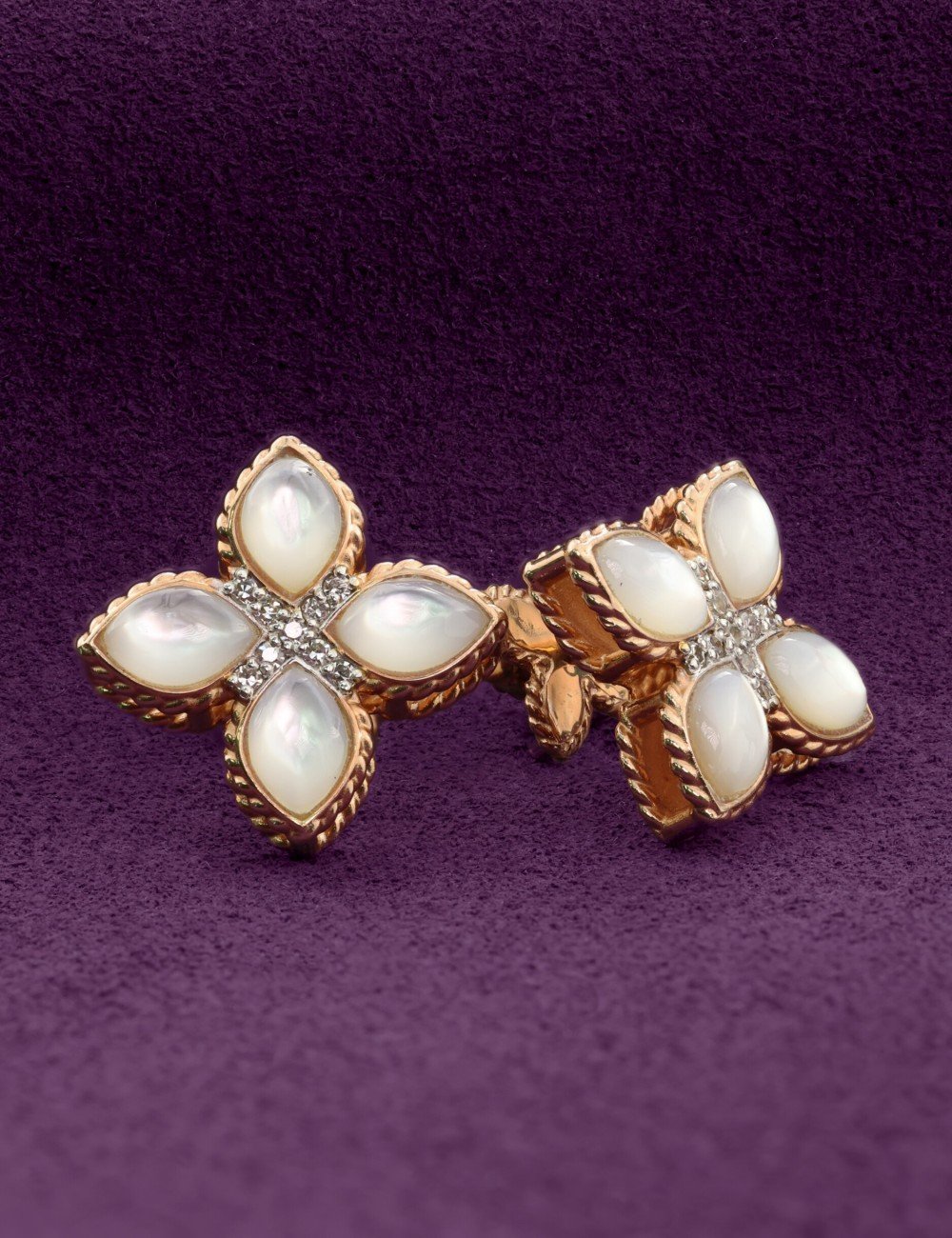 Серьги из золота c бриллиантами и перламутром