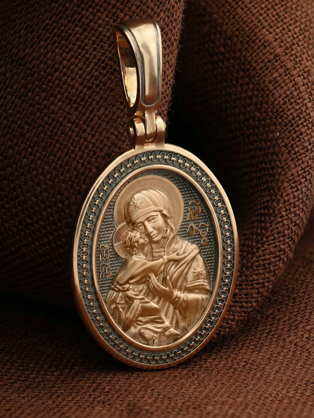 Нательная икона из красного золота 585 пробы