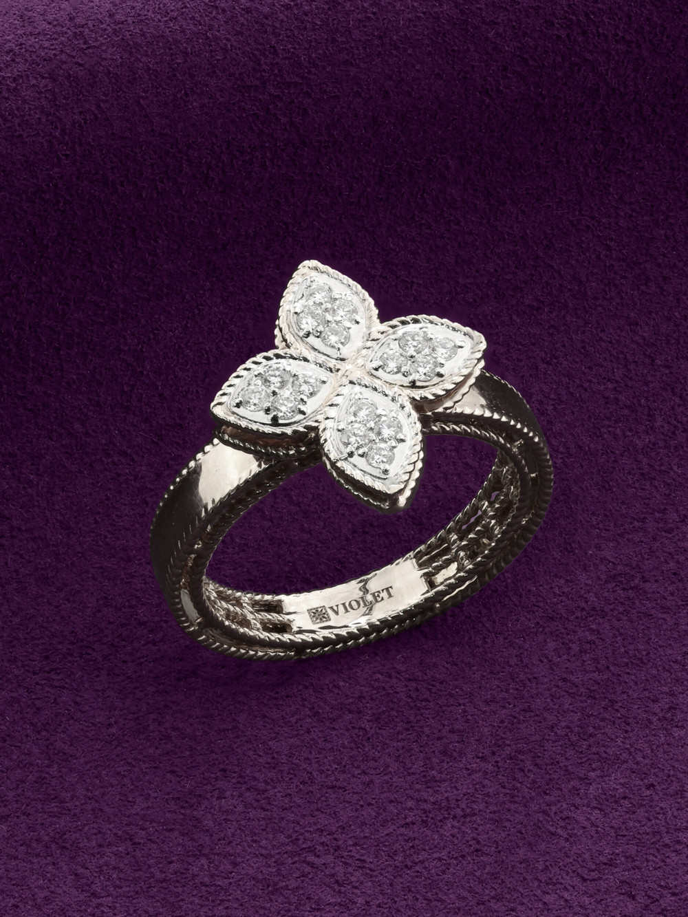 Кольцо из белого золота 585 пробы c бриллиантами