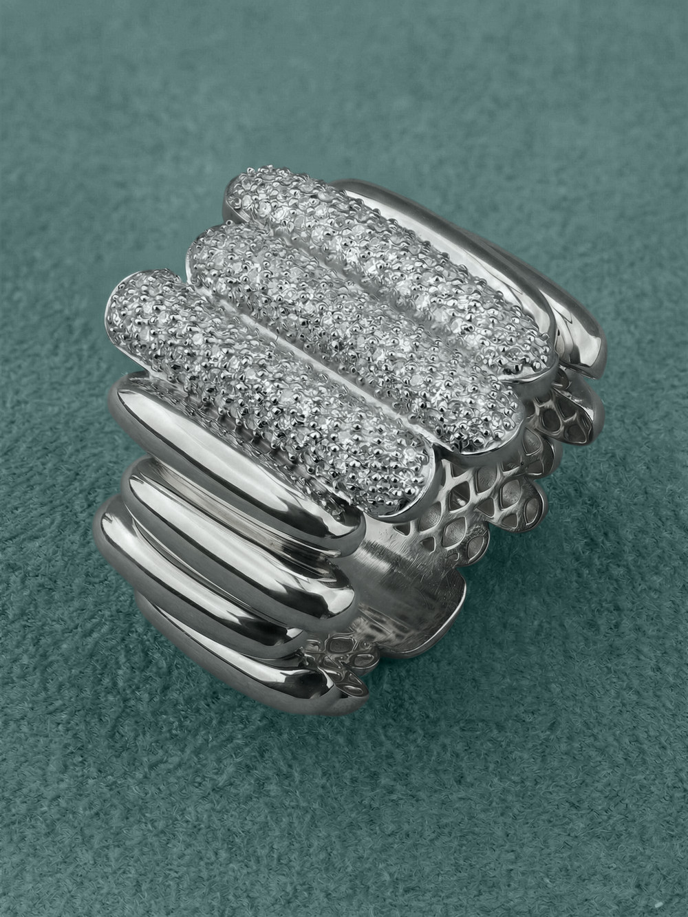 Кольцо из белого золота 585 пробы c бриллиантами