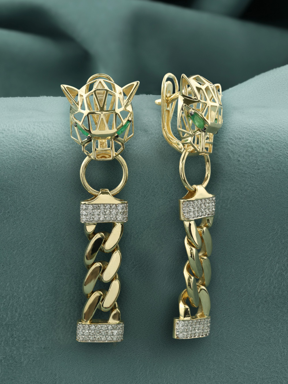 Серьги из лимонного золота 585 пробы c бриллиантами и изумрудом