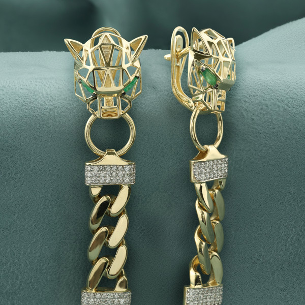 Серьги из лимонного золота 585 пробы c бриллиантами и изумрудом