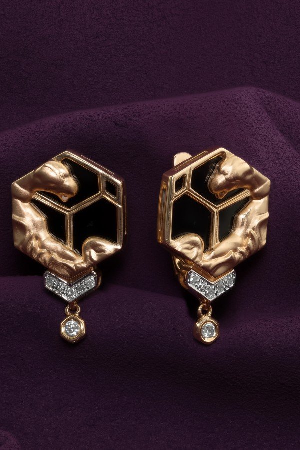 Серьги из золота c бриллиантами и ониксом