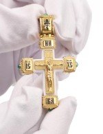 Крест из лимонного золота c эмалью, хризопразом и бивнем мамонта