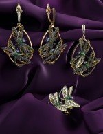 Кольцо из лимонного золота c сапфиром, изумрудом и эмалью