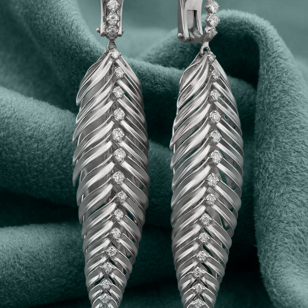 Серьги из белого золота 585 пробы c бриллиантами