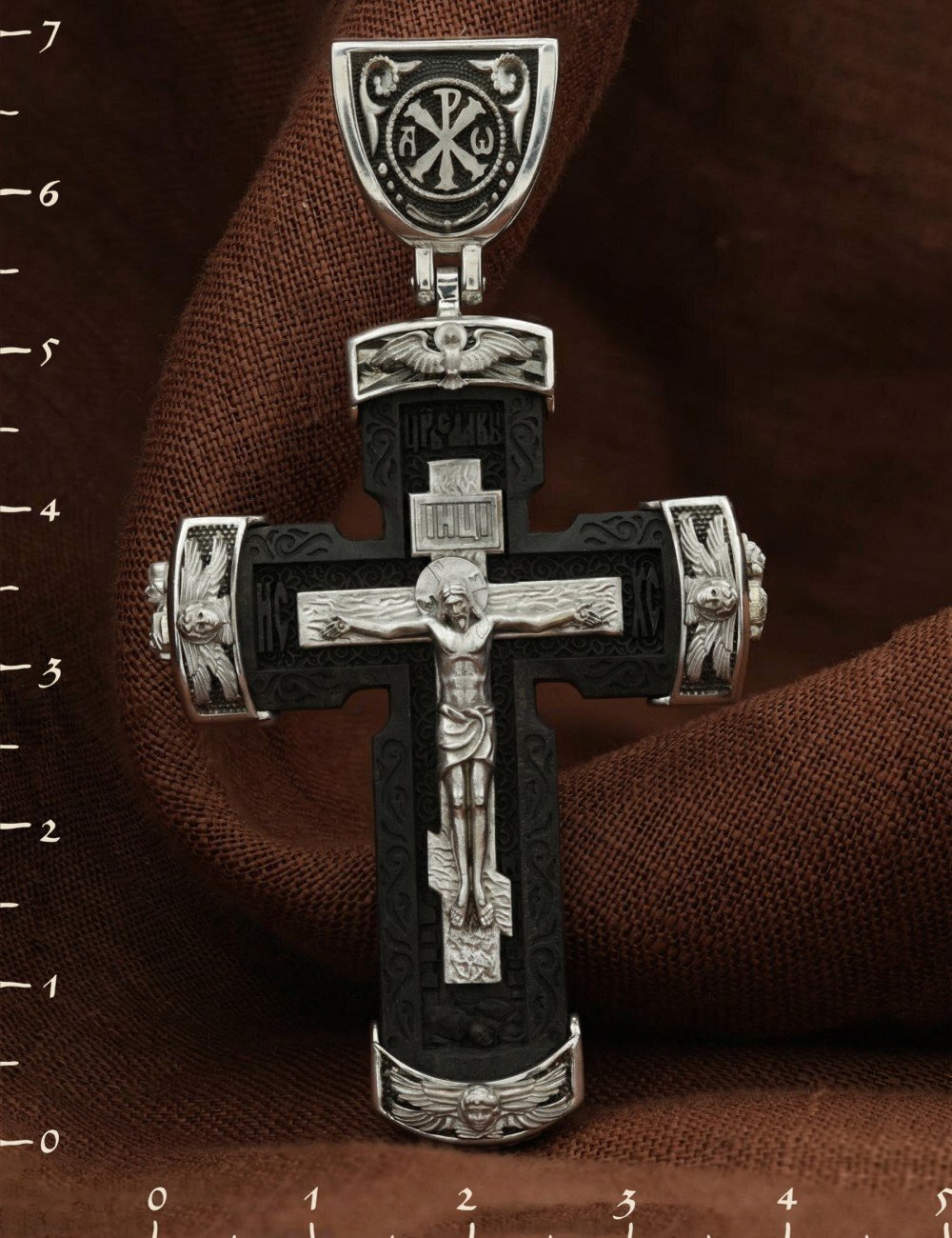 Крест из белого золота c эбеновым деревом