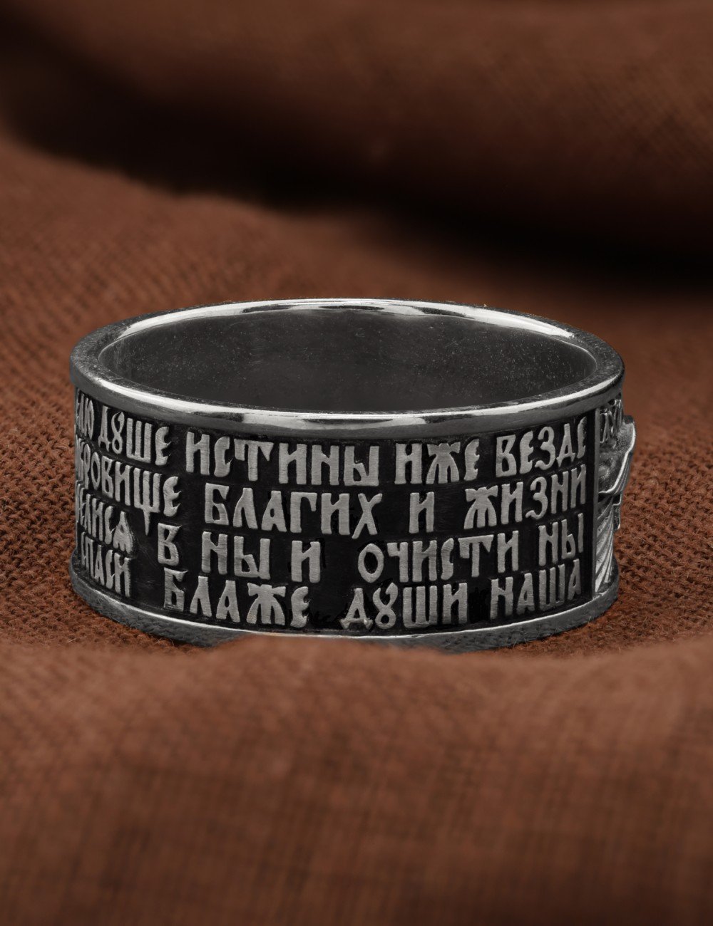 Кольцо из белого золота