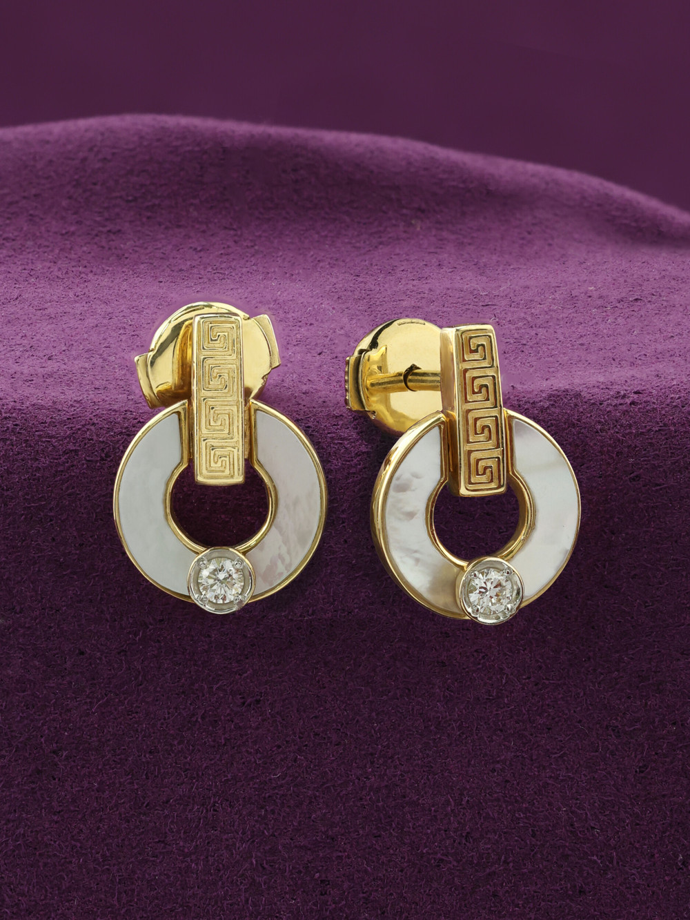 Серьги из лимонного золота 585 пробы c бриллиантами и перламутром