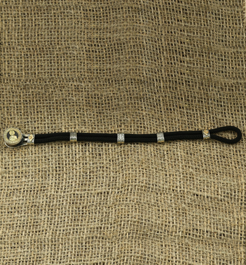 Браслет из серебра 925 пробы и золота 750 пробы c ониксом и шёлковым шнурком