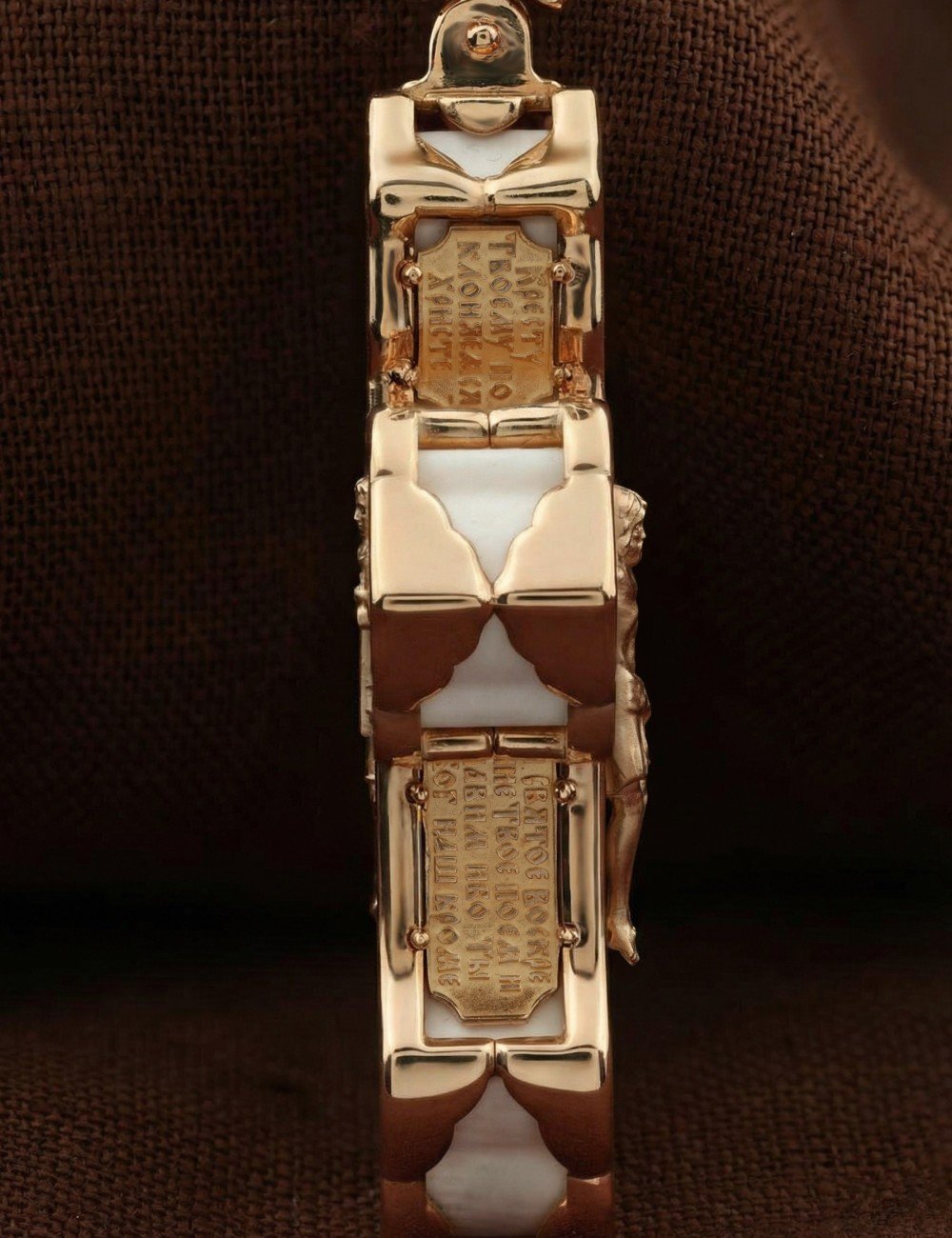 Крест из золота c бивнем мамонта