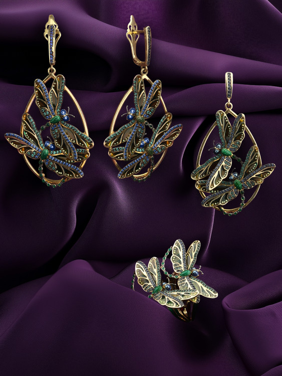 Подвеска из лимонного золота 585 пробы c сапфиром, изумрудом и эмалью