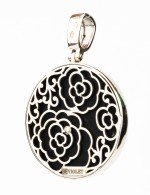 Подвеска из белого золота c ониксом и перламутром