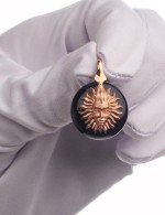 Подвеска из золота c ониксом