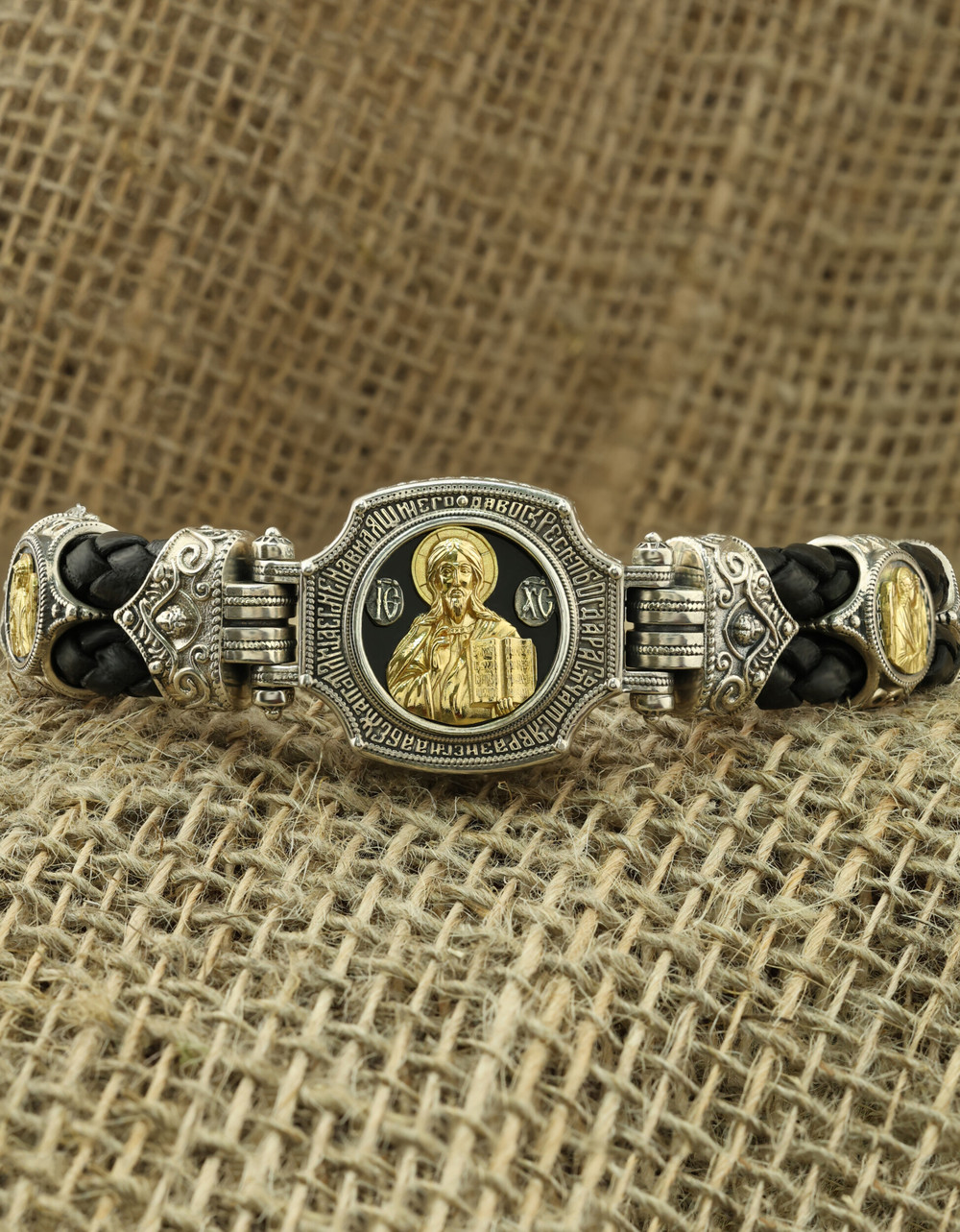 Браслет из серебра 925 пробы и золота 750 пробы c кожаным шнурком и ониксом