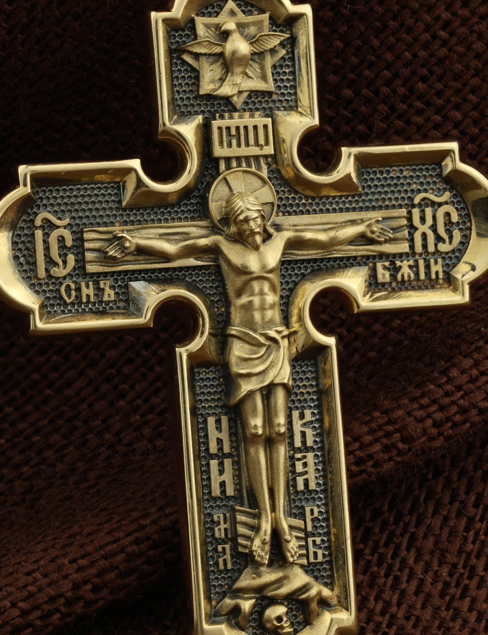 Крест из лимонного золота