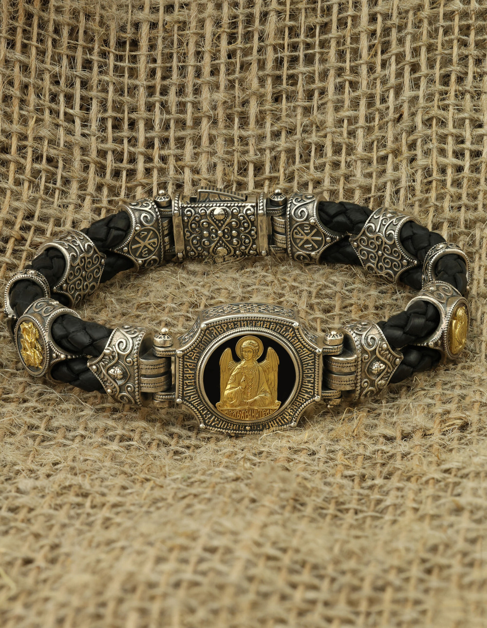 Браслет из серебра 925 пробы и золота 750 пробы c кожаным шнурком и ониксом