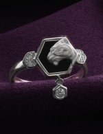 Кольцо из белого золота c бриллиантами и ониксом