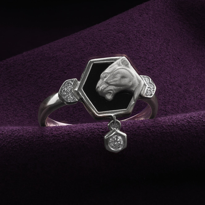 Кольцо из белого золота 585 пробы c бриллиантами и ониксом