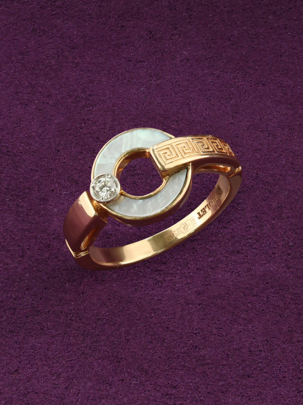 Кольцо из красного золота 585 пробы c бриллиантами и перламутром