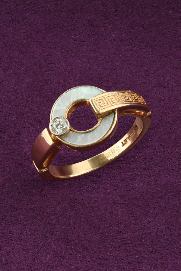 Кольцо из красного золота 585 пробы c бриллиантами и перламутром