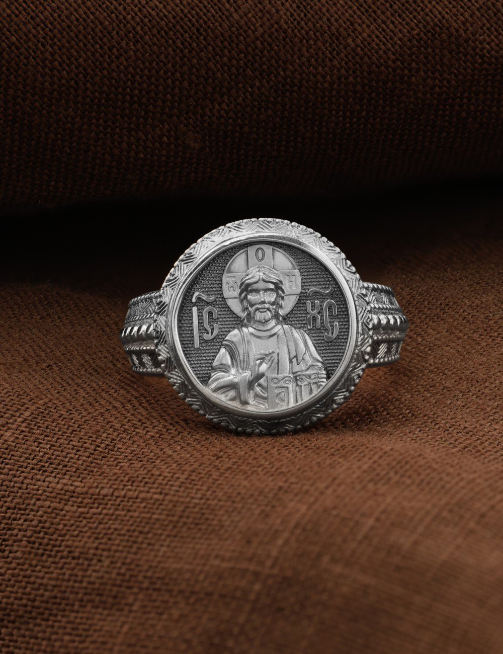 Кольцо из белого золота