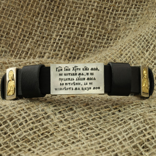 Браслет из серебра 925 пробы и золота 750 пробы c кожаным шнурком