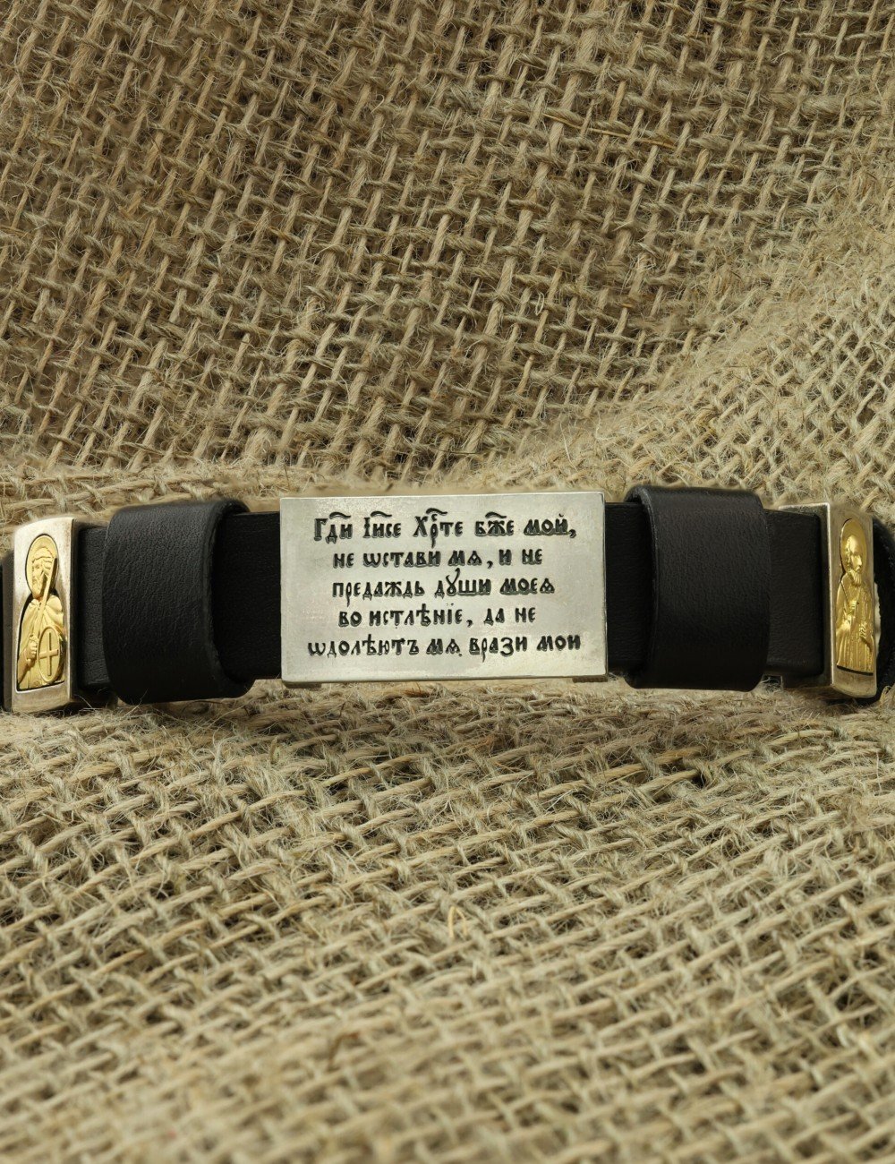 Браслет из серебра и золота c кожаным шнурком