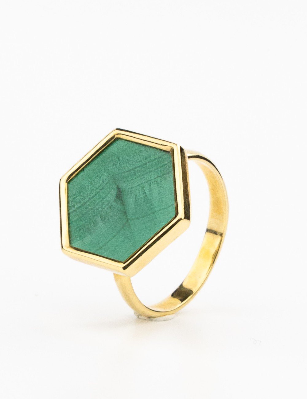 Кольцо из лимонного золота c малахитом