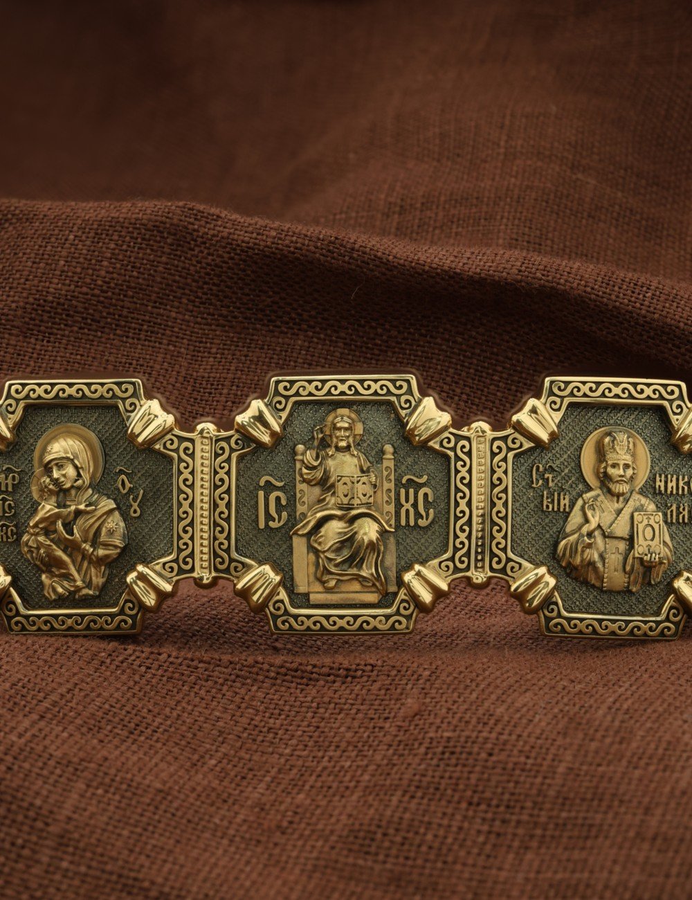 Браслет из лимонного золота c шнурком