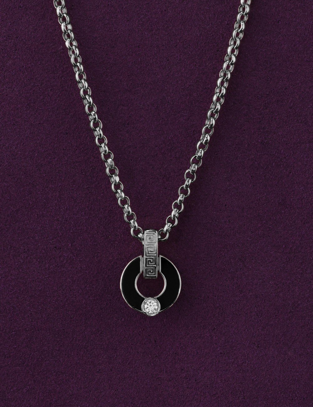 Колье из белого золота c бриллиантами и ониксом