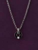 Колье из белого золота c бриллиантами и ониксом