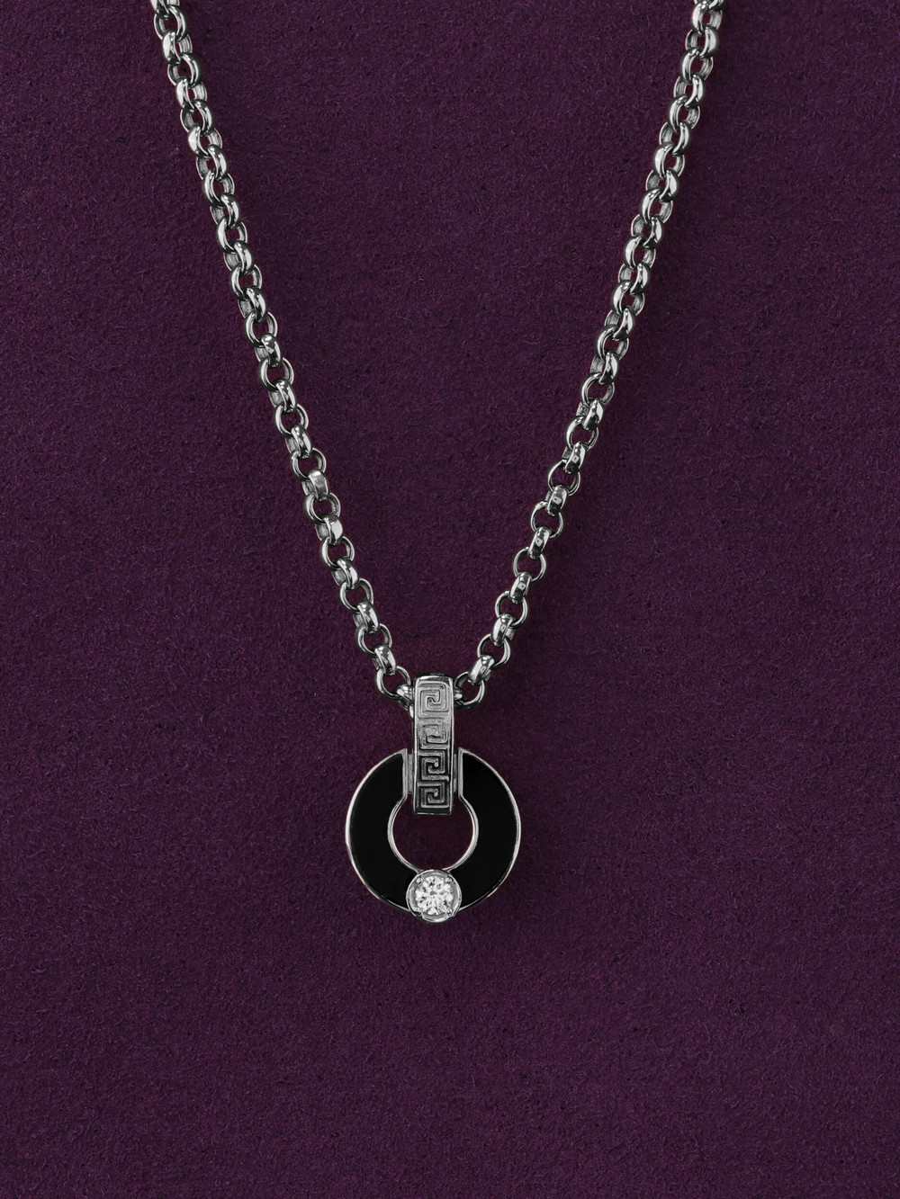 Колье из белого золота 585 пробы c бриллиантами и ониксом