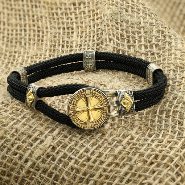 Браслет из серебра 925 пробы и золота 750 пробы c шёлковым шнурком